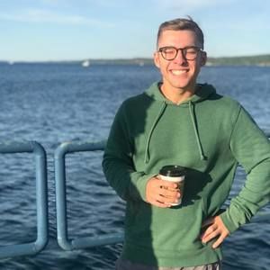 Meet your Posher, Devin